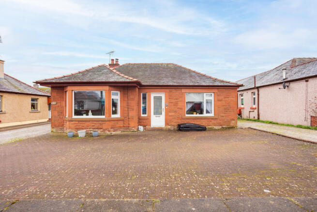 2 bed property, in Pleasance Avenue, £200,000