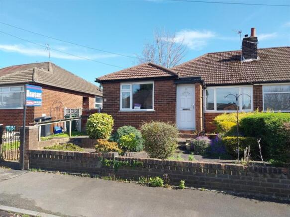 2 bed property, in Kelson Avenue, £235,000