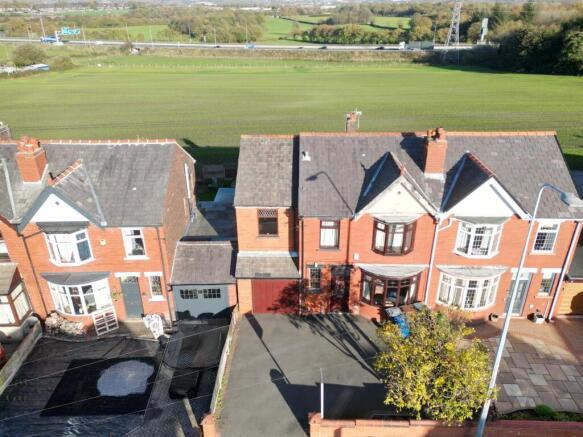 4 bed property, in Winstanley Road, £315,000