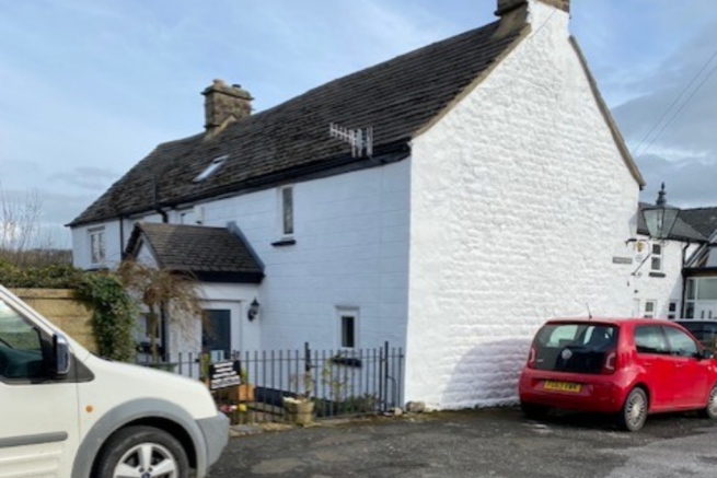 3 bed property, in The Front, £170,000