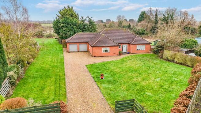 4 bed property, in Orchard Gardens, £550,000