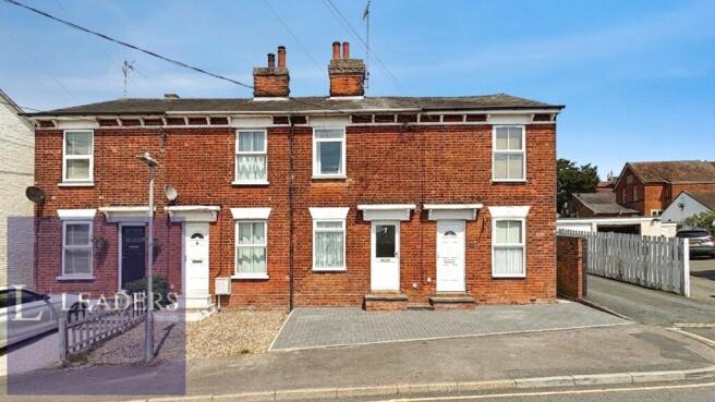 2 bed property, in Chapel Street, £240,000