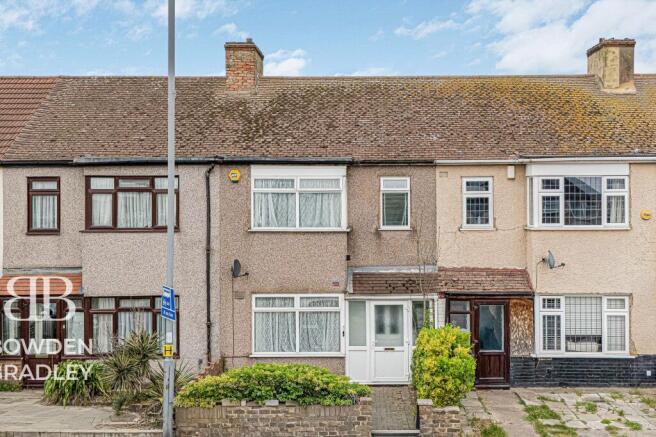 3 bed property, in Dagenham Road, £425,000
