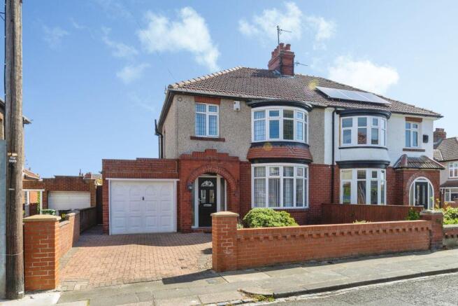 3 bed property, in Glendale Avenue, £200,000