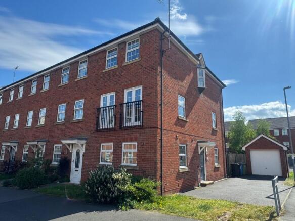 3 bed property, in Pingle Close, £215,000