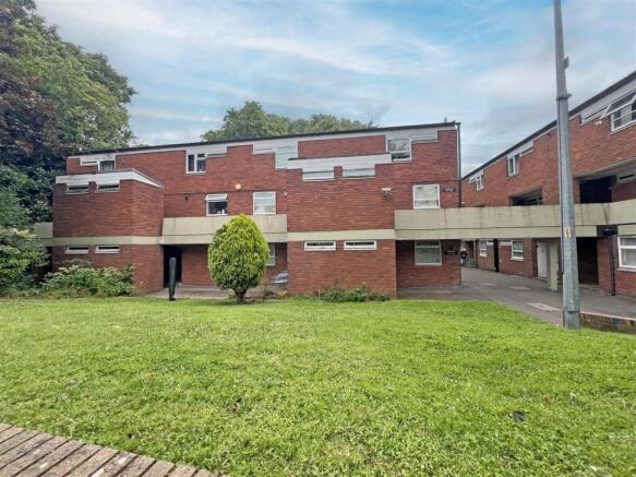 1 bed property, in Meadowlea, £70,000
