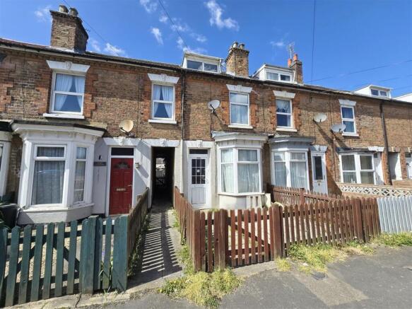 3 bed property, in Chestnut Terrace, £150,000