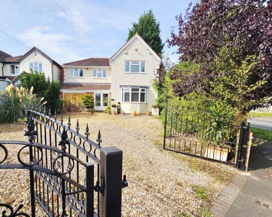 5 bed property, in Stonehouse Road, £750,000