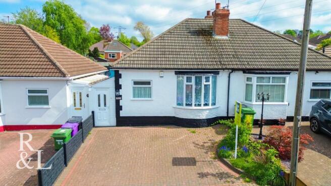 2 bed property, in Ward Grove, £200,000