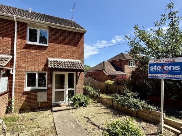 2 bed property, in Wantley Hill Estate, £279,950