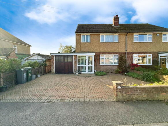 3 bed property, in Langley Road, £585,000