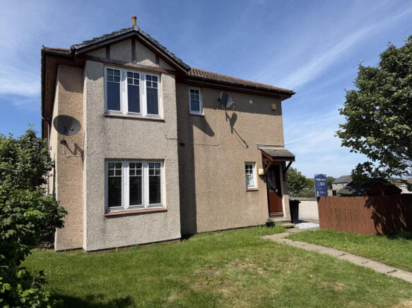 2 bed property, in Loriston Close, £100,000