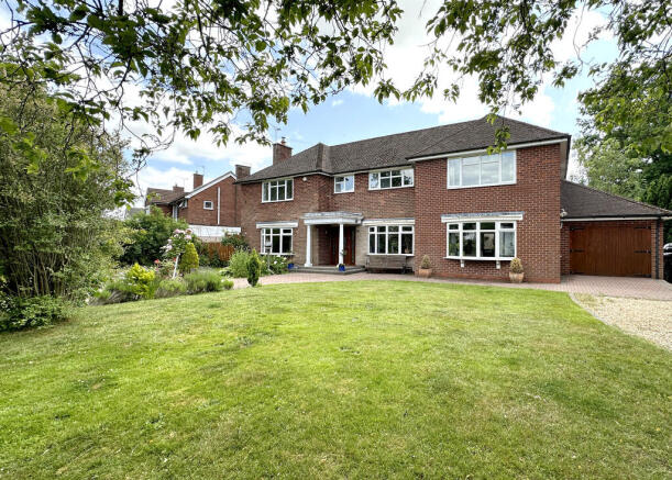 6 bed property, in Station Road, £830,000