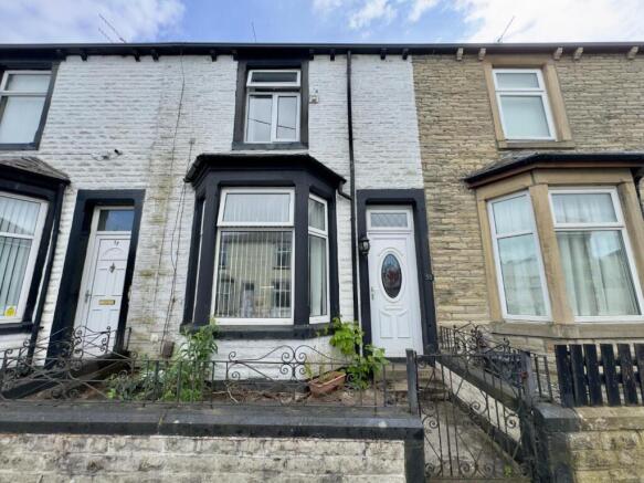 3 bed property, in Lyndhurst Road, £98,000