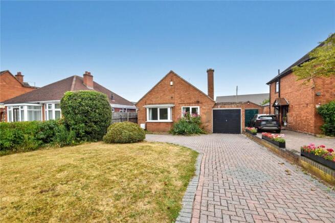 2 bed property, in Main Road, £300,000