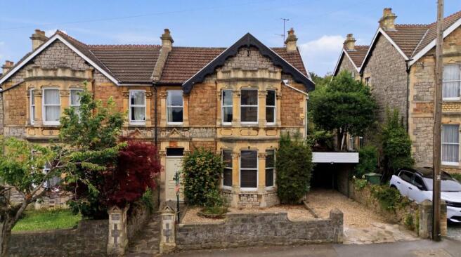 4 bed property, in Ashcombe Gardens, £499,500