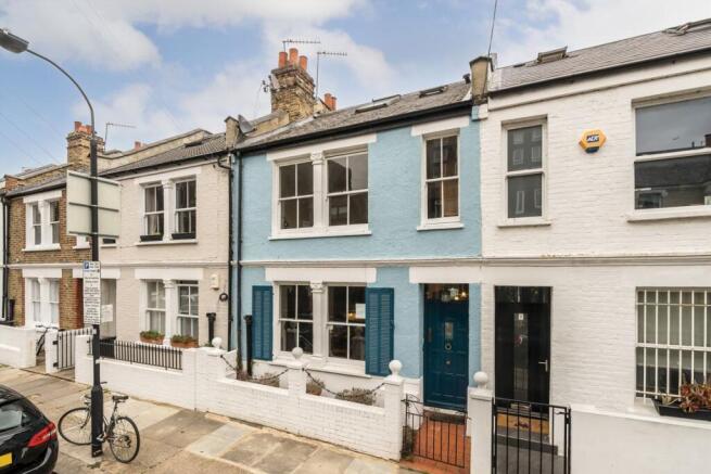 4 bed property, in Holyport Road, £950,000