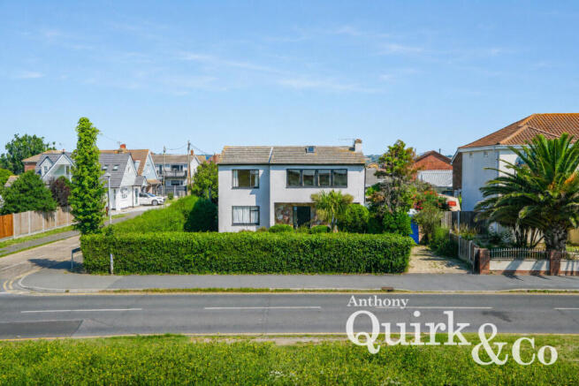 3 bed property, in Eastern Esplanade, £500,000