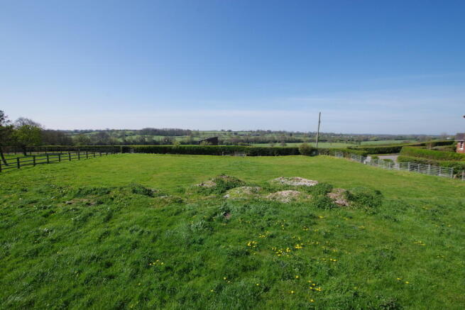 4 bed property, in Lower Nobut Road, £350,000