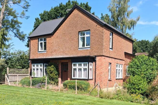 4 bed property, in Cranbrook Road, £595,000