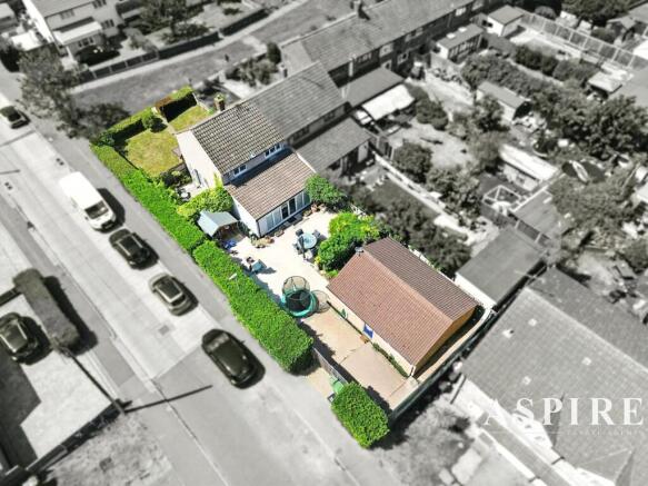 4 bed property, in SELF CONTAINED ANNEX - Dowland Walk, £450,000