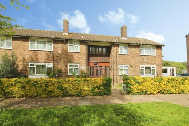 1 bed property, in Sewell Road, £180,000