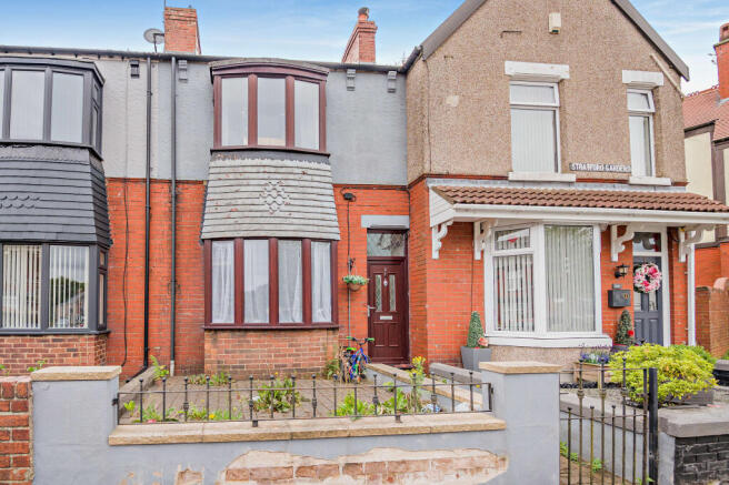 3 bed property, in Stratford Gardens, £100,000