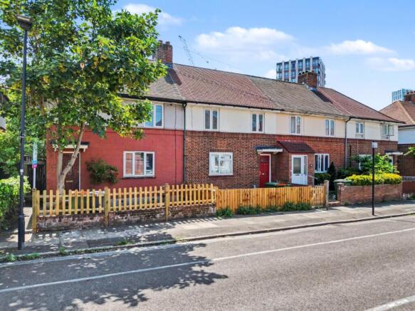 3 bed property, in Bisson Road, £485,000