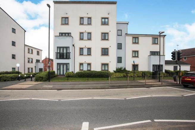 2 bed property, in Border Court, £125,000