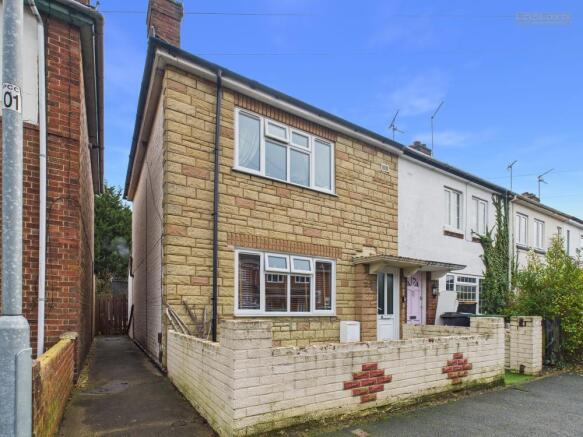 3 bed property, in Fane Road, £190,000