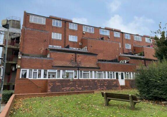 1 bed property, in Flat 39 Gladstone House, £70,000