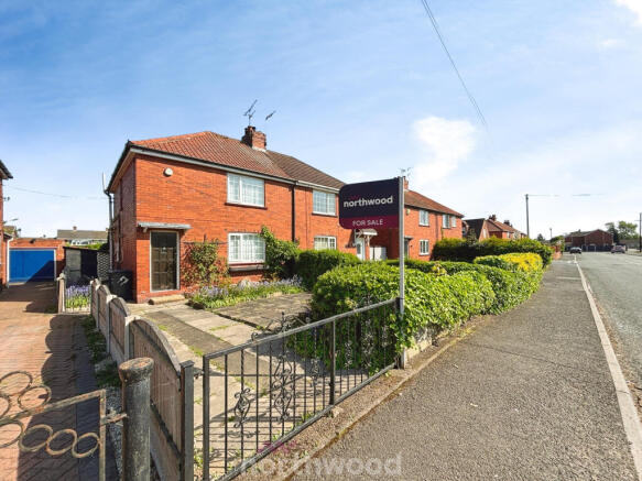 2 bed property, in Crookesbroom Lane, £147,000