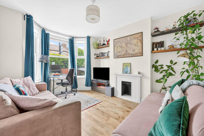 3 bed property, in Popes Lane, £775,000