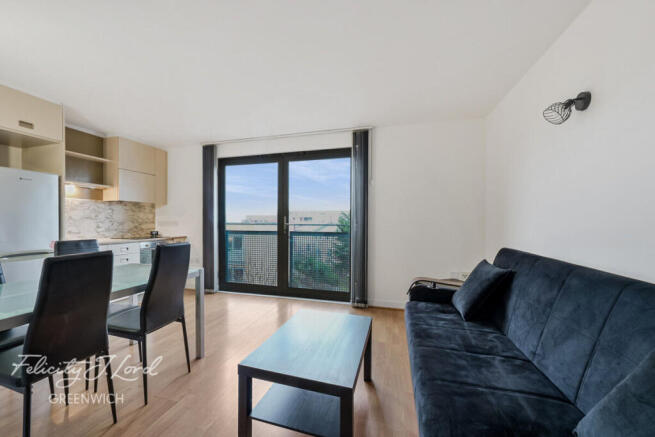 1 bed property, in Deals Gateway, £220,000