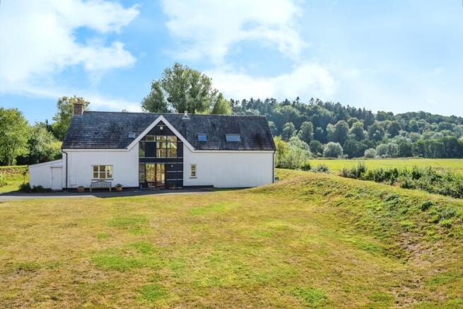 4 bed property, in Llanvihangel Gobion, £875,000