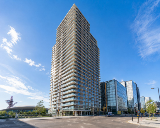 2 bed property, in Cassia Point, £650,000