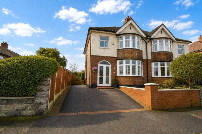 3 bed property, in St. Ives Road, £290,000