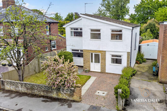 4 bed property, in Jepps Avenue, £300,000