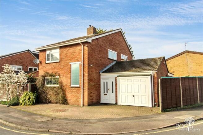 3 bed property, in Turners Drive, £450,000