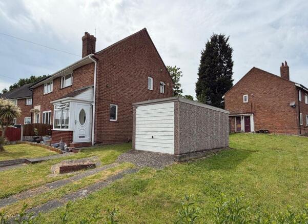 2 bed property, in Darleydale Avenue, £210,000