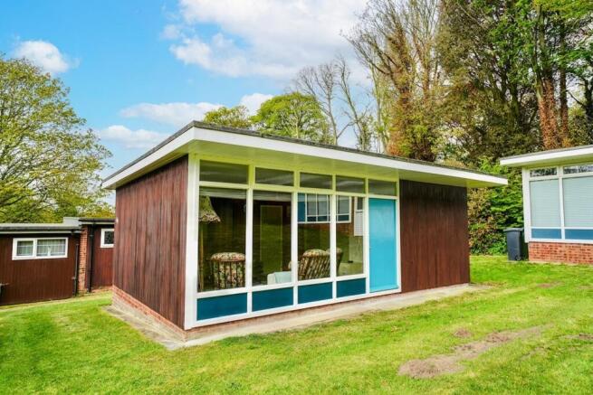2 bed property, in Kings Chalet Park, £50,000