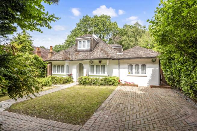 5 bed property, in Heather Way, £1,000,000