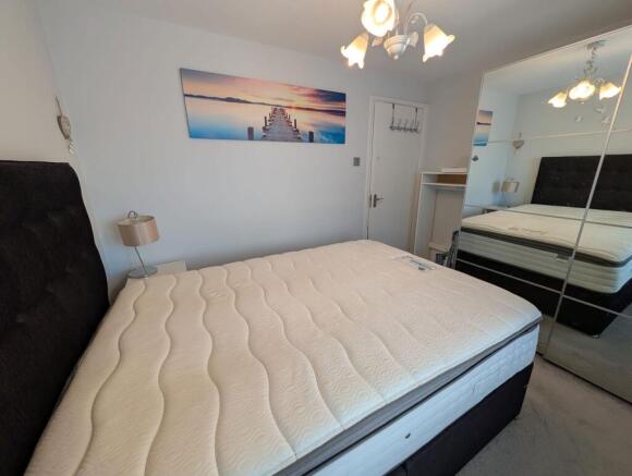 1 bed property, in Kelvin Gardens, £190,000