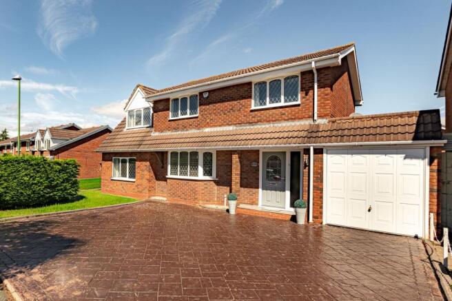 4 bed property, in Park Hall Crescent, £480,000