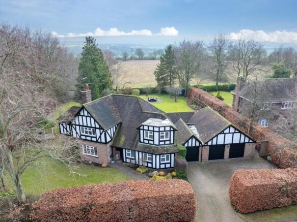 4 bed property, in The Avenue (Private Road), £1,250,000