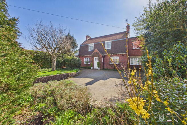 4 bed property, in Rattle Road, £695,000