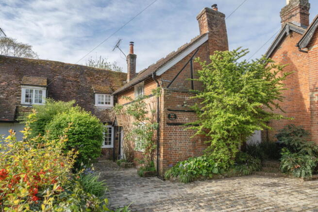 3 bed property, in Queen Street, £850,000