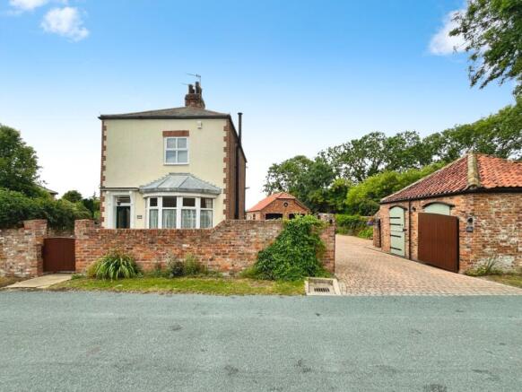 5 bed property, in Station Road, £525,000