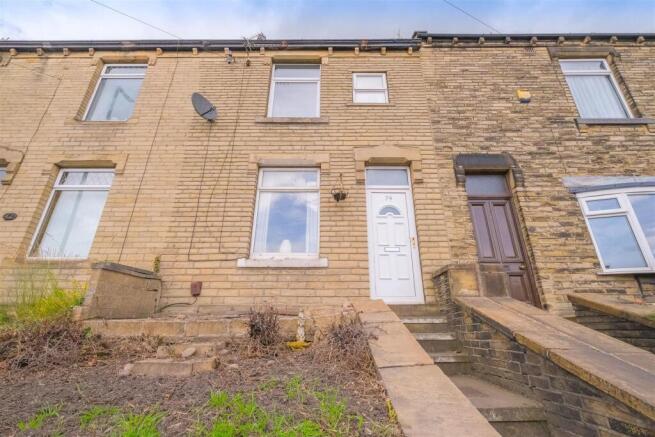 2 bed property, in Wakefield Road, £127,000