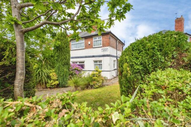 3 bed property, in Golborne Avenue, £300,000